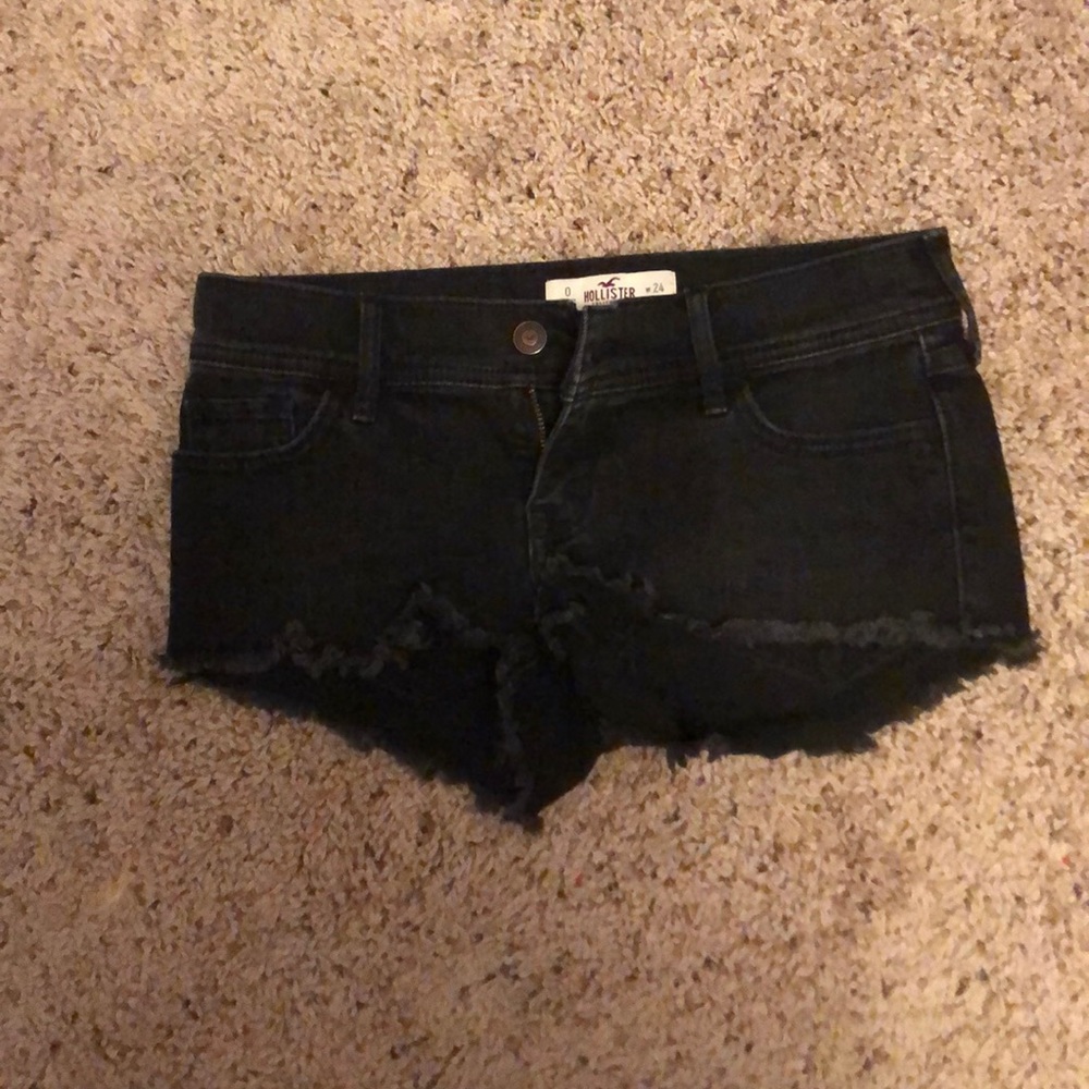 ⭐️SOLD⭐️Hollister cutoff shorts